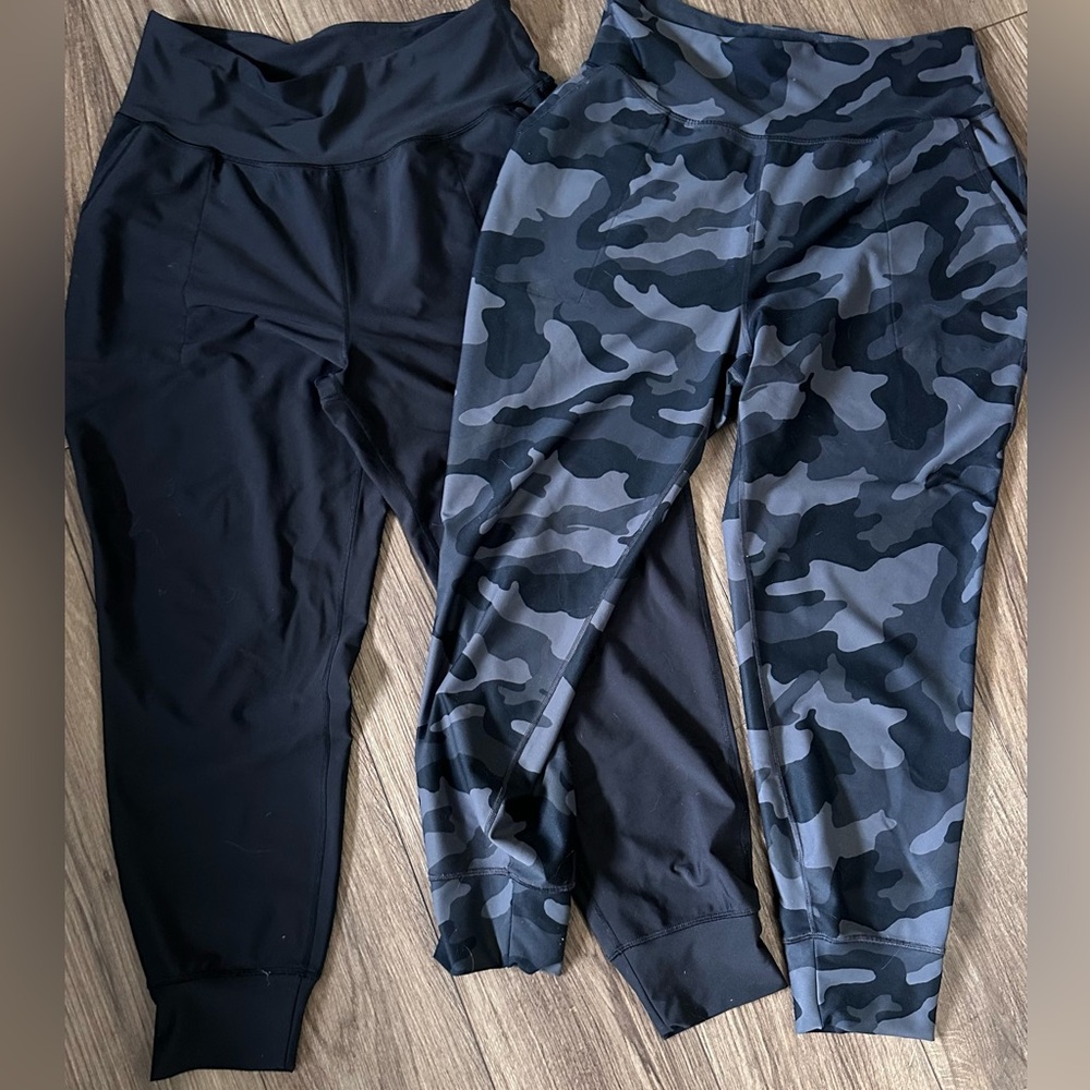 Lot of 2! Old Navy Active Black Gray Camo Elevate Legging Go-Dry LARGE